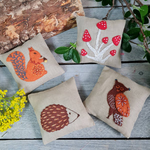 Corinne Lapierre Woodland Linen Lavender Bags Embroidery Kit