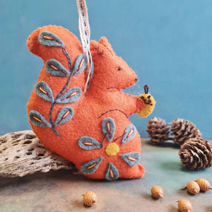 Corinne Lapierre Folk Squirrel Felt Craft Mini Kit: English