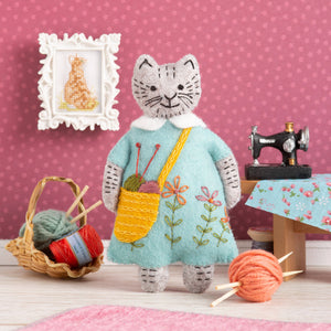 Corinne Lapierre Mrs. Cat Loves Knitting Felt Craft Mini Kit-Rosy Posy Petals