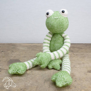 Hardicraft - DIY Knitting Kit - Tinus Frog-Rosy Posy Petals